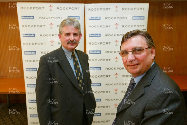 090703 - WRU Centre of Excellence Press Conference, Bridgend - David Moffett, Chief Executive of the WRU (right), with Jeff Jones, Leader of Bridgend County Borough Council, who announced their support for the new WRU Centre of Excellence