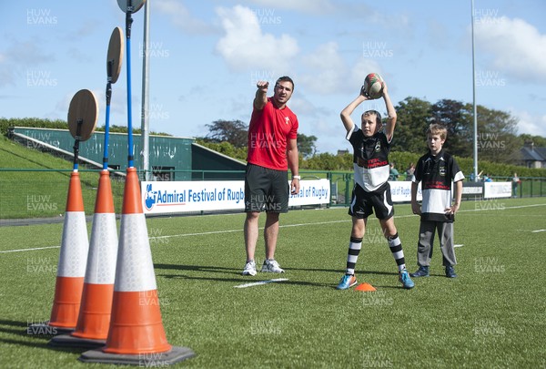 190813 - WRU - Admiral Festival of Rugby -Andries Pretorius encourages the youngsters on