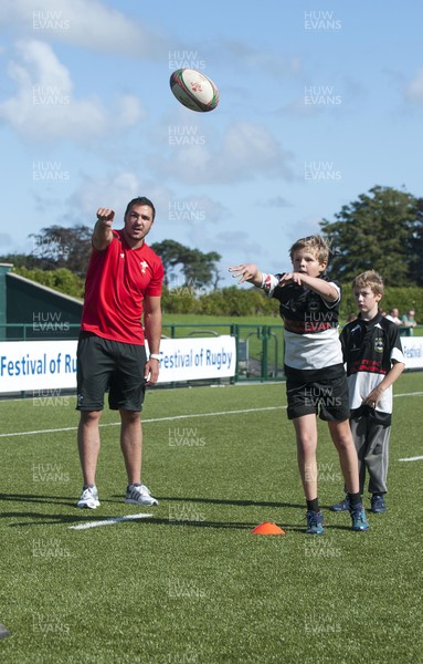 190813 - WRU - Admiral Festival of Rugby -Andries Pretorius encourages the youngsters on