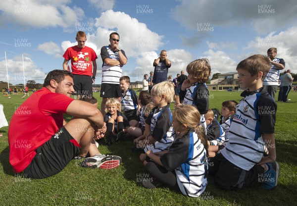 190813 - WRU - Admiral Festival of Rugby -Andries Pretorius chats with youngsters 