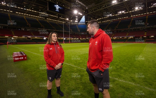 291119 - Wales Captains Run, Principality Stadium -  Wales Womens Captain Siwan Lillicrap and Wales' captain Justin Tipuric at the Principality Stadium ahead of their matches against the Barbarians