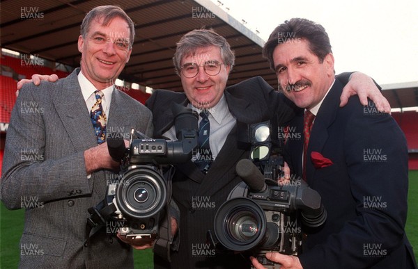 260297 - WRU TV Deal with S4C - Prys Edwards, Vernon Pugh and Gerald Davies at the National Stadium