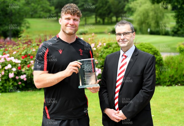 140622 - Wales Rugby Training - Will Rowlands receives the Welsh Rugby Writers’ Association WRWA Lloyd Lewis Player of the Year award for 2022 from Simon Thomas