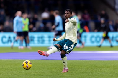 010126 - Wycombe Wanderers v Cardiff City - Sky Bet League 1 - Ronan Kpakio of Cardiff City warming up