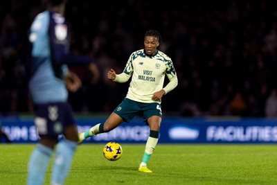 010126 - Wycombe Wanderers v Cardiff City - Sky Bet League 1 - Gabriel Osho of Cardiff City in action