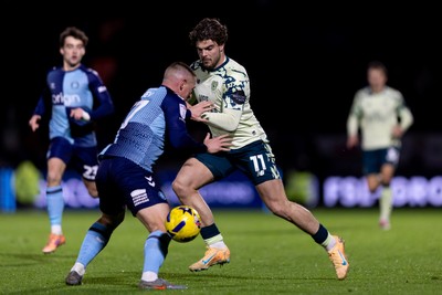 010126 - Wycombe Wanderers v Cardiff City - Sky Bet League 1 - Ollie Tanner of Cardiff City is challenged by Dan Casey of Wycombe Wanderers