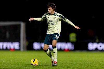 010126 - Wycombe Wanderers v Cardiff City - Sky Bet League 1 - Perry Ng of Cardiff City in action