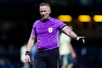 010126 - Wycombe Wanderers v Cardiff City - Sky Bet League 1 - Match referee Alan Young gestures