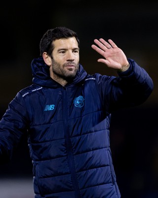 010126 - Wycombe Wanderers v Cardiff City - Sky Bet League 1 - Brian Barry-Murphy manager of Cardiff City waves to the fans