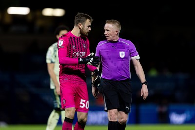 010126 - Wycombe Wanderers v Cardiff City - Sky Bet League 1 - Will Norris of Wycombe Wanderers speaks with the match referee Alan Young