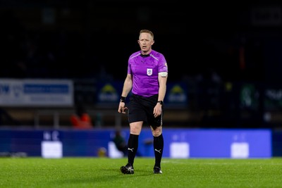 010126 - Wycombe Wanderers v Cardiff City - Sky Bet League 1 - Match referee Alan Young looks on