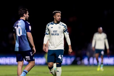 010126 - Wycombe Wanderers v Cardiff City - Sky Bet League 1 - Callum Robinson of Cardiff City looks on