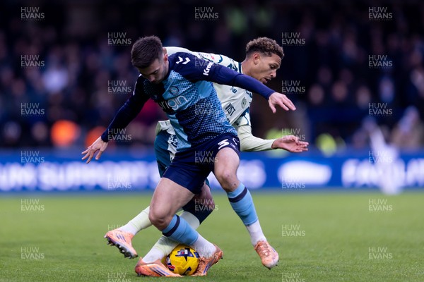 010126 - Wycombe Wanderers v Cardiff City - Sky Bet League 1 - Omari Kellyman of Cardiff City is challenged by Daniel Harvie of Wycombe Wanderers 