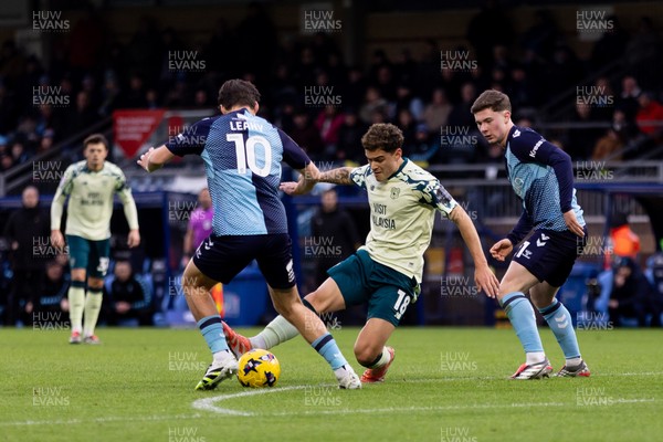 010126 - Wycombe Wanderers v Cardiff City - Sky Bet League 1 - Alex Robertson of Cardiff City is challenged by Luke Leahy of Wycombe Wanderers