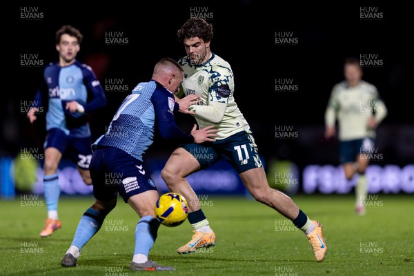 010126 - Wycombe Wanderers v Cardiff City - Sky Bet League 1 - Ollie Tanner of Cardiff City is challenged by Dan Casey of Wycombe Wanderers