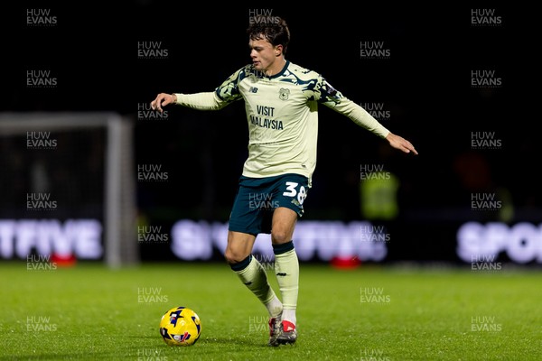 010126 - Wycombe Wanderers v Cardiff City - Sky Bet League 1 - Perry Ng of Cardiff City in action
