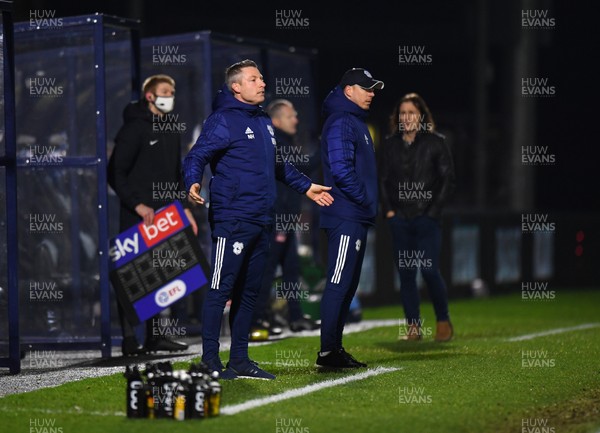 291220 - Wycombe Wanderers v Cardiff City - Sky Bet Championship - Cardiff City manager Neil Harris frustrated on the touchline