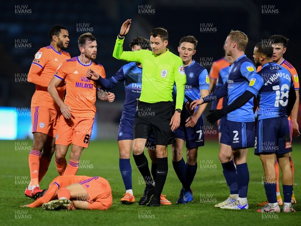 291220 - Wycombe Wanderers v Cardiff City - Sky Bet Championship - Joe Ralls of Cardiff City and Curtis Nelson protest to Referee Leigh Doughty after Harry Wilson is fouled