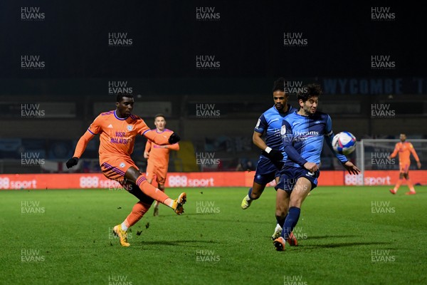 291220 - Wycombe Wanderers v Cardiff City - Sky Bet Championship - Sheyi Ojo of Cardiff City crosses the ball despite the attentions of Joe Jacobson of Wycombe Wanderers