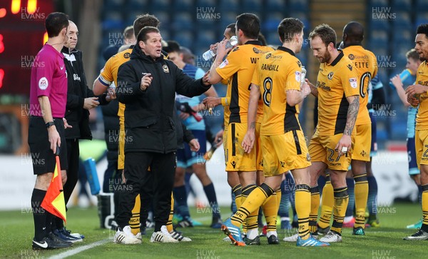 020117 - Wycombe Wanders v Newport County - SkyBet League Two - Newport County Manager Graham Westley talks to the players on the pitch by Chris Fairweather/Huw Evans Agency