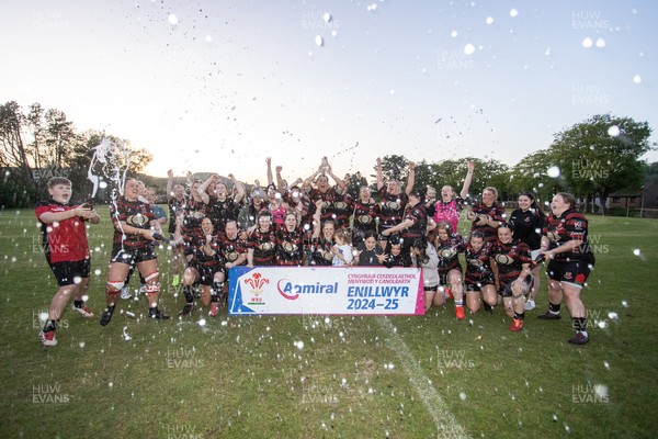 020525 - Ynysybwl RFC Women v Taffs Well Women - Admiral Women's National League Central - Ynysybwl lift the trophy