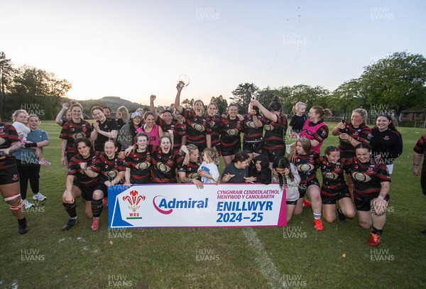 020525 - Ynysybwl RFC Women v Taffs Well Women - Admiral Women's National League Central - Ynysybwl lift the trophy