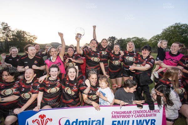 020525 - Ynysybwl RFC Women v Taffs Well Women - Admiral Women's National League Central - Ynysybwl lift the trophy