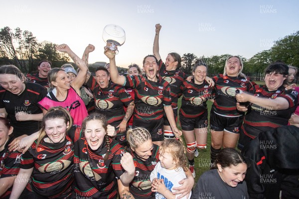 020525 - Ynysybwl RFC Women v Taffs Well Women - Admiral Women's National League Central - Ynysybwl lift the trophy