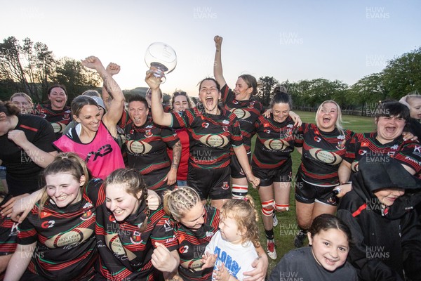 020525 - Ynysybwl RFC Women v Taffs Well Women - Admiral Women's National League Central - Ynysybwl lift the trophy