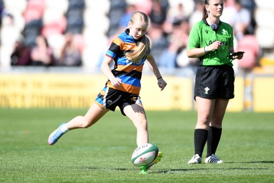 060525 - Ysfgol Bro Pedr v Bryncelynnog Comprehensive - Girls Schools U14s Cup Final - Ava Rees of Bryncelynnog kicks the conversion