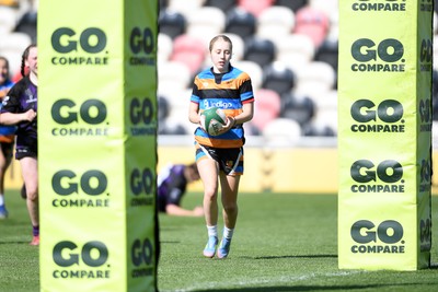 060525 - Ysfgol Bro Pedr v Bryncelynnog Comprehensive - Girls Schools U14s Cup Final - Ava Rees of Bryncelynnog runs in to score a try