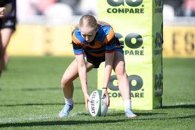 060525 - Ysfgol Bro Pedr v Bryncelynnog Comprehensive - Girls Schools U14s Cup Final - Ava Rees of Bryncelynnog scores a try