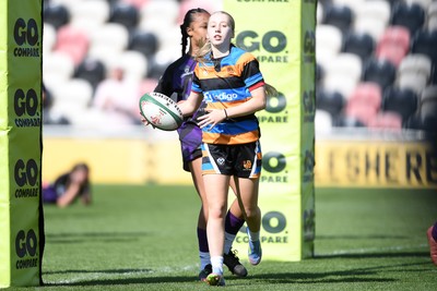 060525 - Ysfgol Bro Pedr v Bryncelynnog Comprehensive - Girls Schools U14s Cup Final - Ava Rees of Bryncelynnog scores a try
