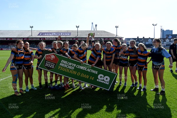 060525 - Ysfgol Bro Pedr v Bryncelynnog Comprehensive - Girls Schools U14s Cup Final - Both sides lift the trophy after the game ends in a draw