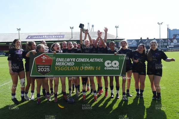 060525 - Ysfgol Bro Pedr v Bryncelynnog Comprehensive - Girls Schools U14s Cup Final - Both sides lift the trophy after the game ends in a draw