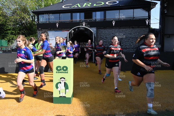060525 - Ysgol Cwm Rhymni v Ysgol Bro Dur - Girls Schools U16s Cup Final - Both sides run out at the start of the game