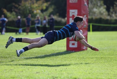 011025 - Ysgol Gyfun Gymraeg Glantaf v Coleg Gwent, WRU Welsh Schools & Colleges league - Evan Jones of Ysgol Glantaf races away to score try