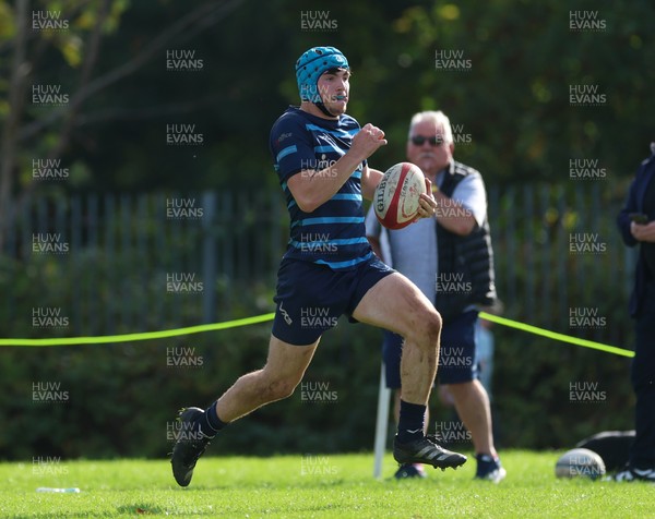 011025 - Ysgol Gyfun Gymraeg Glantaf v Coleg Gwent, WRU Welsh Schools & Colleges league - Harry Kinsey of Ysgol Glantaf races away