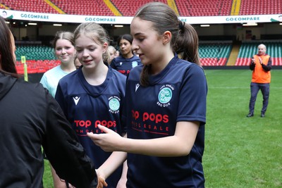 190324 - Ysgol Godre’r Berwyn v Ysgol Bro Dur - WRU Welsh Schools Girls U14 Cup Final - Players and Officials receive medals