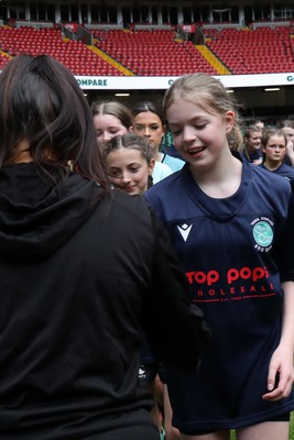 190324 - Ysgol Godre’r Berwyn v Ysgol Bro Dur - WRU Welsh Schools Girls U14 Cup Final - Players and Officials receive medals