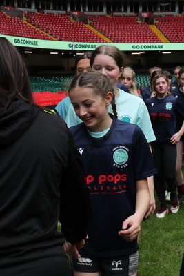 190324 - Ysgol Godre’r Berwyn v Ysgol Bro Dur - WRU Welsh Schools Girls U14 Cup Final - Players and Officials receive medals