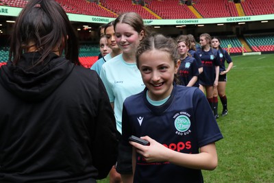 190324 - Ysgol Godre’r Berwyn v Ysgol Bro Dur - WRU Welsh Schools Girls U14 Cup Final - Players and Officials receive medals