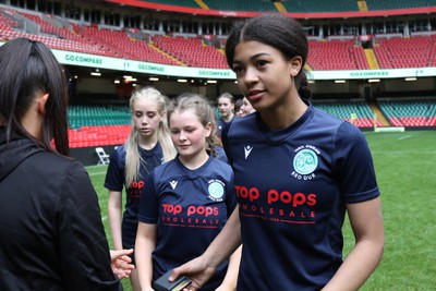 190324 - Ysgol Godre’r Berwyn v Ysgol Bro Dur - WRU Welsh Schools Girls U14 Cup Final - Players and Officials receive medals