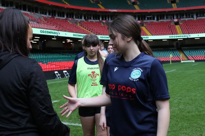 190324 - Ysgol Godre’r Berwyn v Ysgol Bro Dur - WRU Welsh Schools Girls U14 Cup Final - Players and Officials receive medals