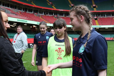 190324 - Ysgol Godre’r Berwyn v Ysgol Bro Dur - WRU Welsh Schools Girls U14 Cup Final - Players and Officials receive medals