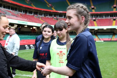 190324 - Ysgol Godre’r Berwyn v Ysgol Bro Dur - WRU Welsh Schools Girls U14 Cup Final - Players and Officials receive medals