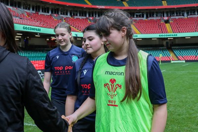 190324 - Ysgol Godre’r Berwyn v Ysgol Bro Dur - WRU Welsh Schools Girls U14 Cup Final - Players and Officials receive medals