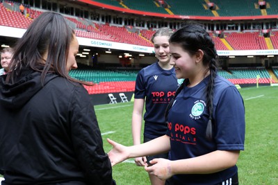 190324 - Ysgol Godre’r Berwyn v Ysgol Bro Dur - WRU Welsh Schools Girls U14 Cup Final - Players and Officials receive medals