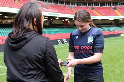 190324 - Ysgol Godre’r Berwyn v Ysgol Bro Dur - WRU Welsh Schools Girls U14 Cup Final - Players and Officials receive medals