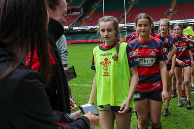 190324 - Ysgol Godre’r Berwyn v Ysgol Bro Dur - WRU Welsh Schools Girls U14 Cup Final - Players and Officials receive medals